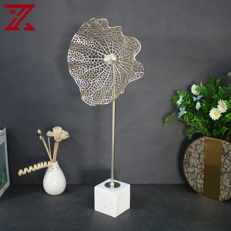 Nordic Wrought Iron Tabletop Decoration Metal Casted Sculpture with Marble Base Table Ornaments