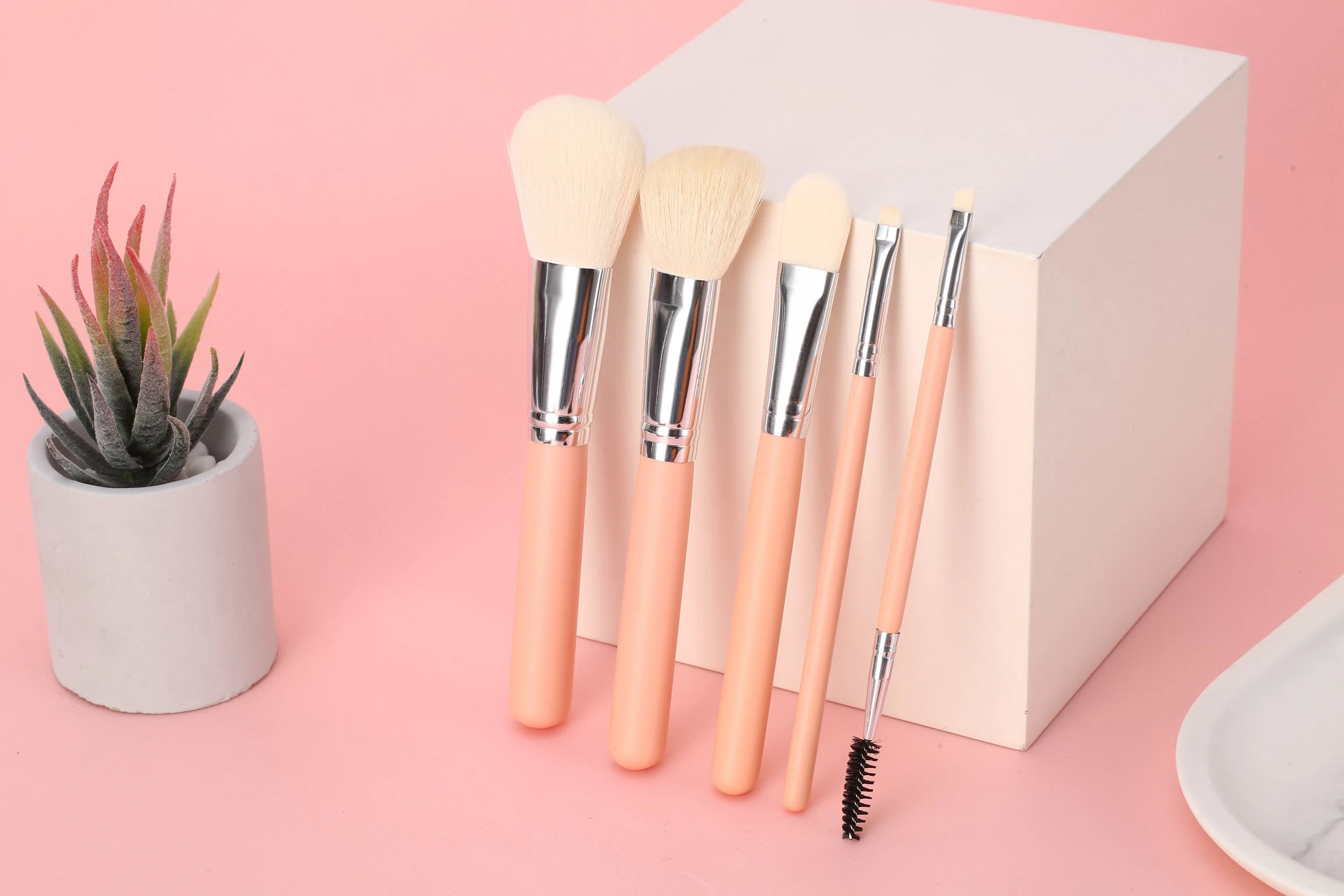 Malena Cosmetic Brush مجموعة فرشاة ماكياج لبول أساس بلوش إيشادو أيلينر وشفة