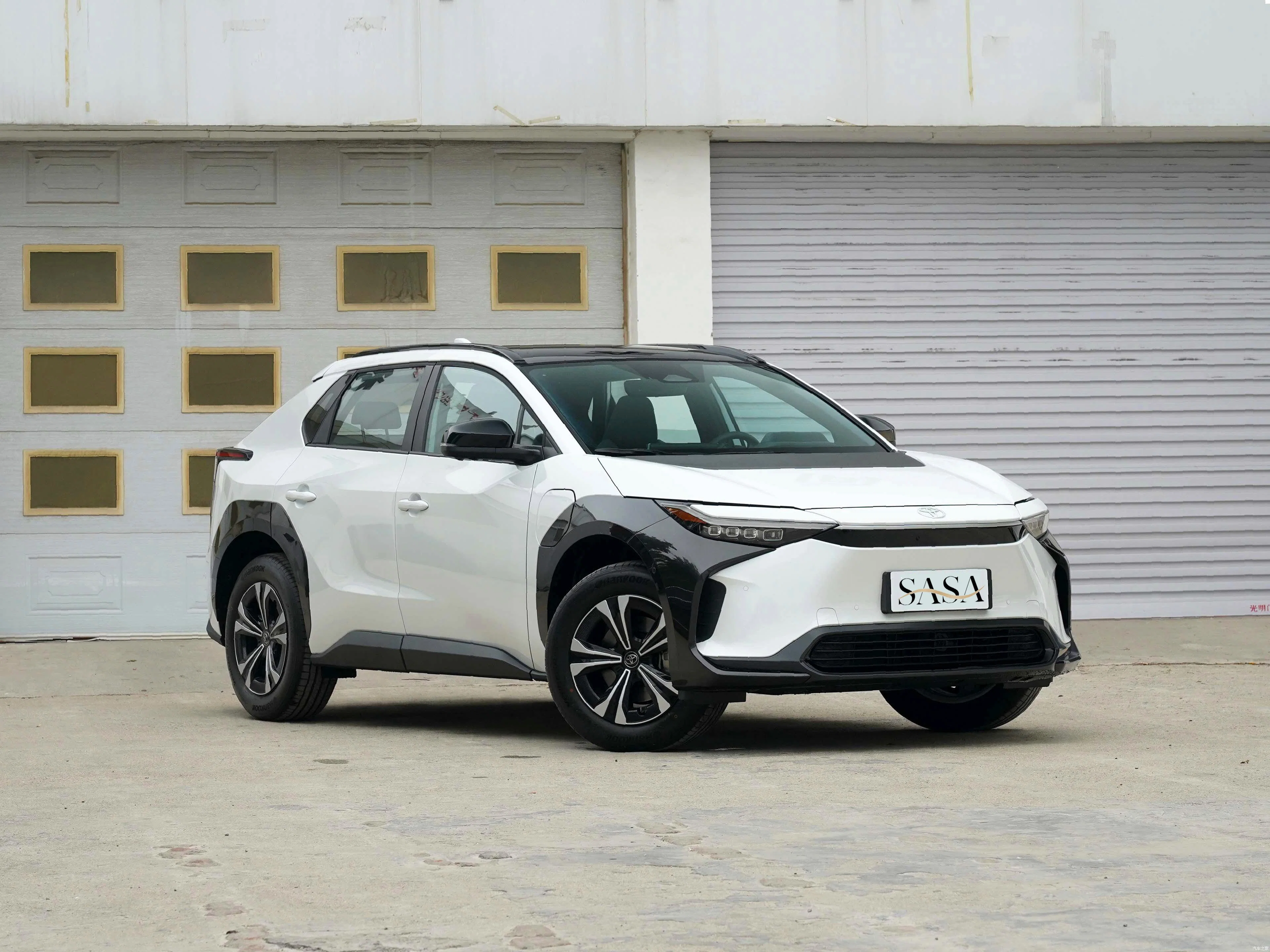 2023 новых энергетических 4WD используется Toyota bz4X используется автомобильный кроссовер электрический 4 Колеса автомобилей автомобили высокой скорости 2WD Toyota bz4X 615км продавать