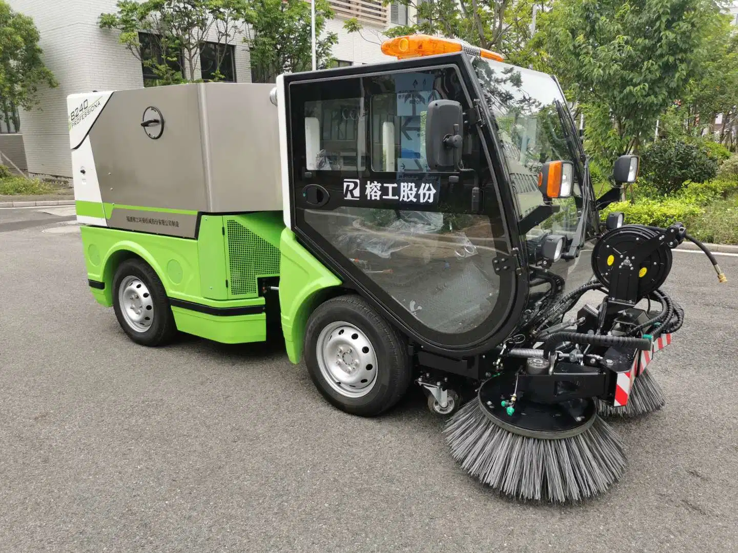 CE; ISO9001: 2008 New Grh Vacuum Truck for Leaves Vacuuming