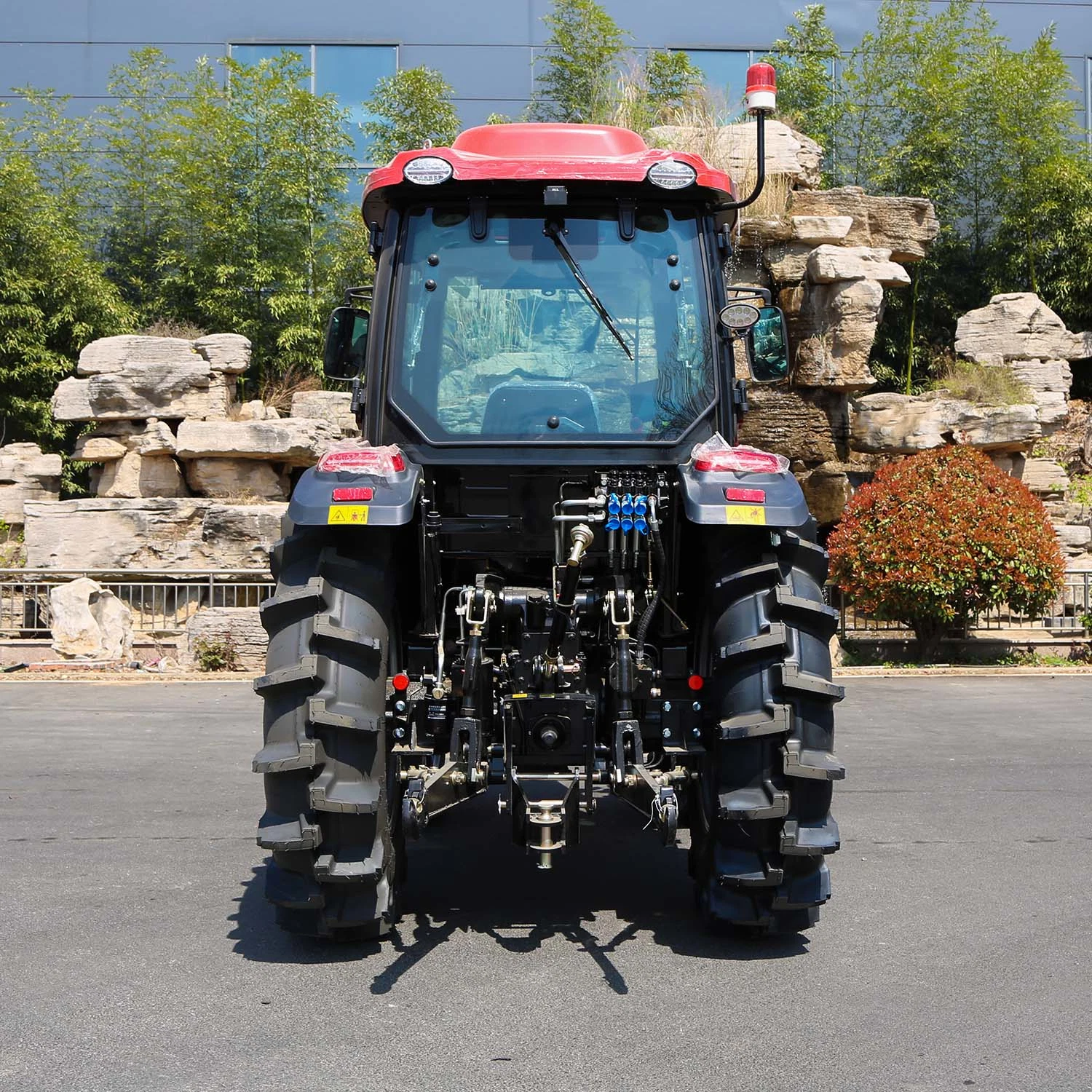 China New Cheap 4WD Farm Tractors with ISO and CE Certified for Sale