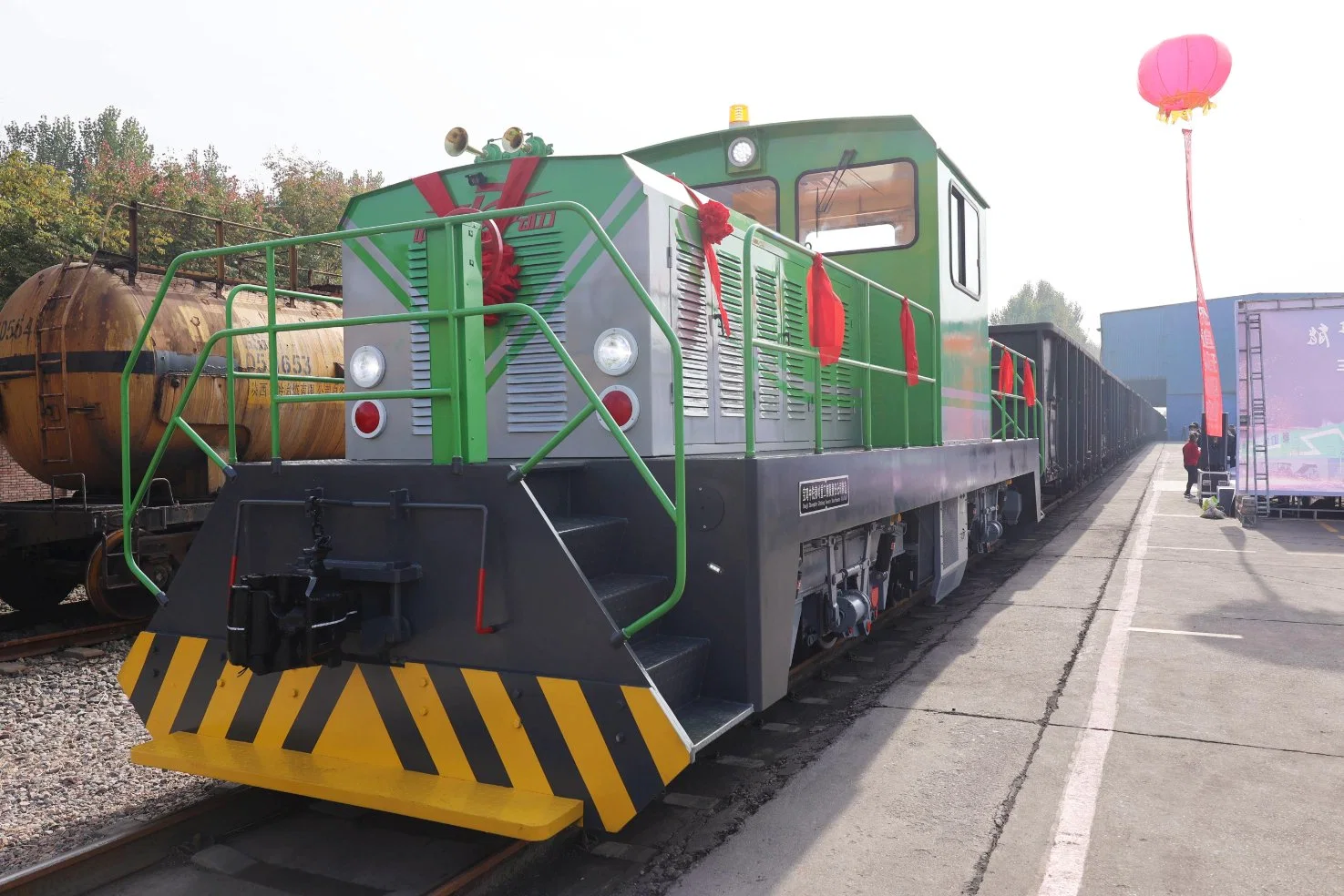 Hxn5 Locomotive with Double Drivers Cabs