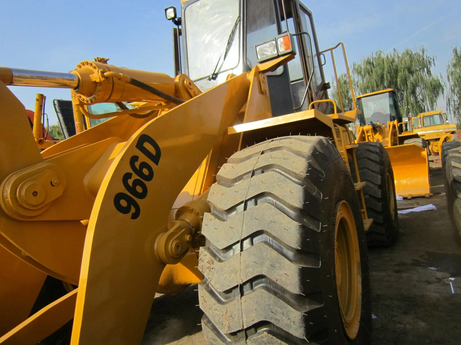 Utiliza maquinaria de construcción cargadora de ruedas Cat 966D