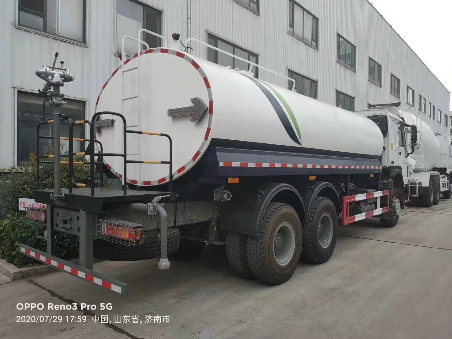 New Design 2022 Model Sinotruk HOWO 6X4 20000L Water Tank Truck with Water Gun