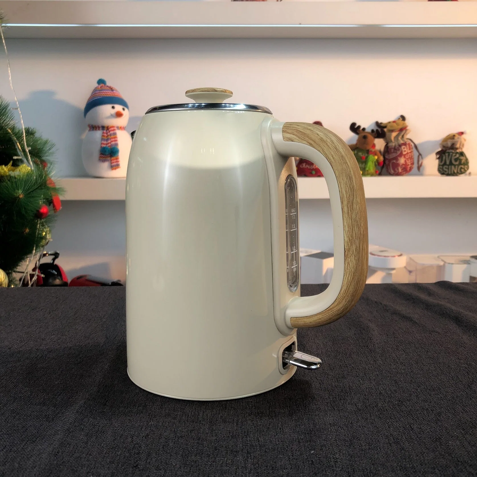 2023 Factory New Design Wholesale/Supplier Wooden Grain Handle 1.7L 1500W Electric Hot Water Kettle with Dry Boil and Overheat Protection