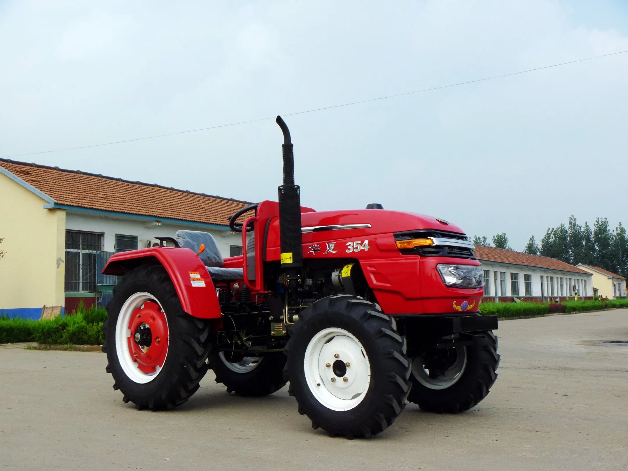 Tractor En Ingles 35HP, 2870X1410X1815mm, Wheel Tread 1200mm, 5.50-16/9.50-24 Tyre, 2 Hydraulic Valves, Power Steering