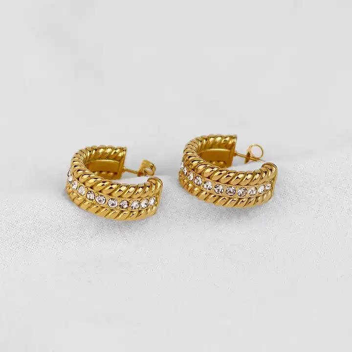 CZ Twisted Hoop Pendientes Waterproof Joyería Acero inoxidable 18K Oro Pendientes cortos de Zircón con torsión en forma de C hipoalergénico