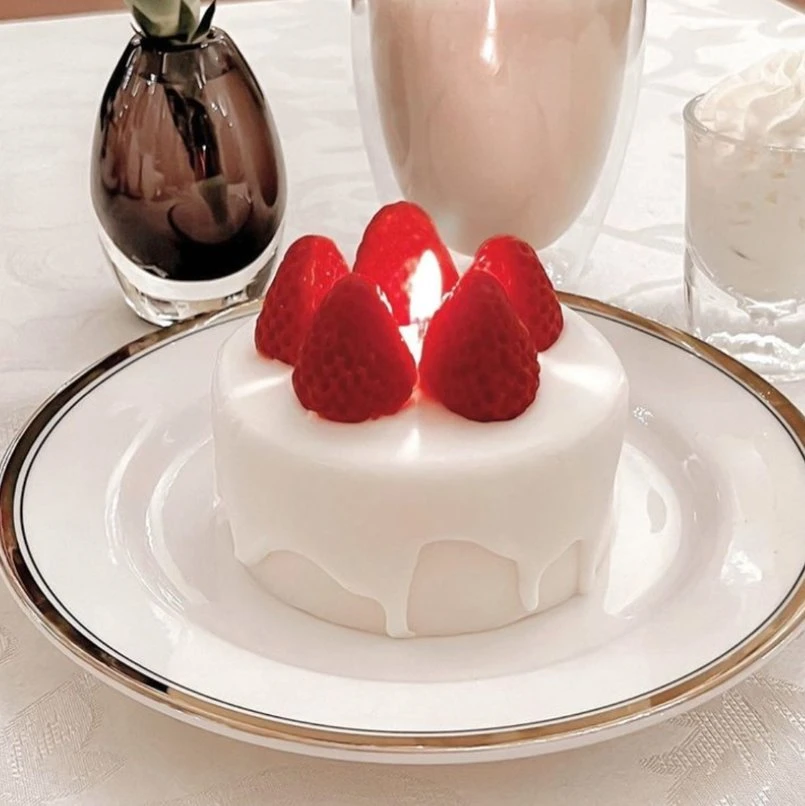 Red Strawberry Cake Scented Candle Niche Birthday Valentine's Day Gift Boxed Souvenir