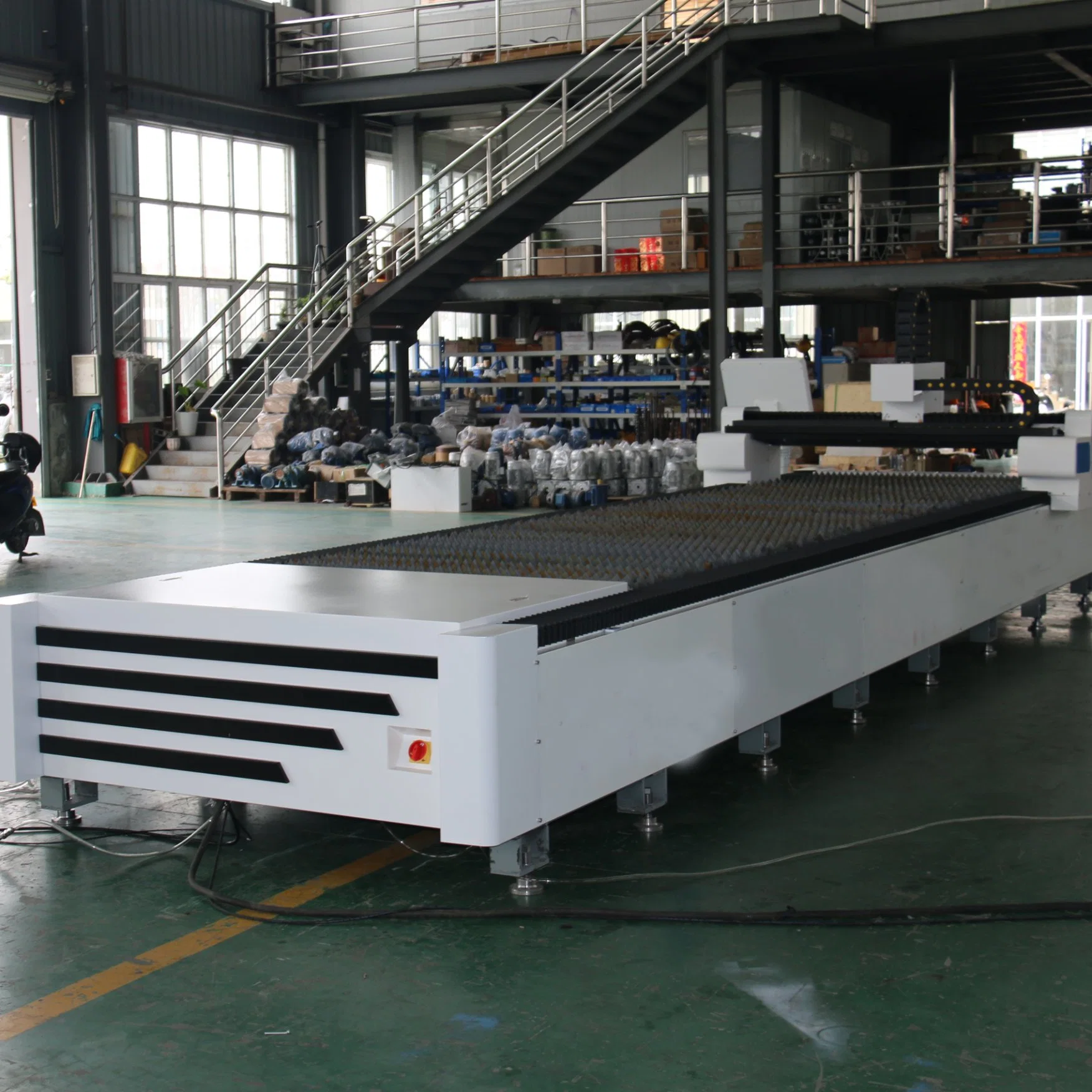 CNC-Blechkanal 1500W Faser-Laser-Schneidemaschine Metallkanal Plattenfaser-Laserschneider für Stahl Aluminium Eisen