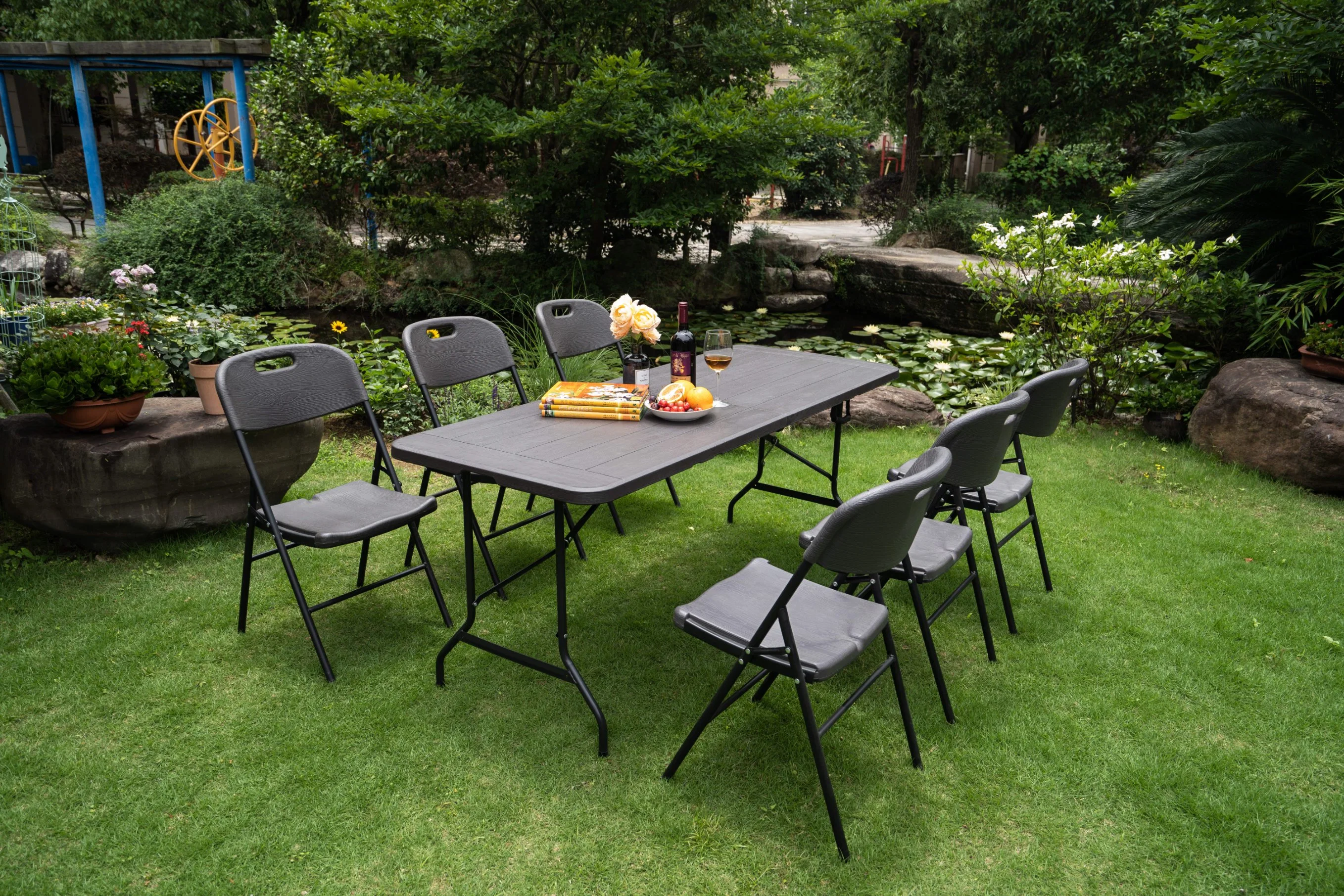 2021 Garden Furniture Wooden Style 6FT Plastic HDPE Table Top Plastic Folding in Half Table