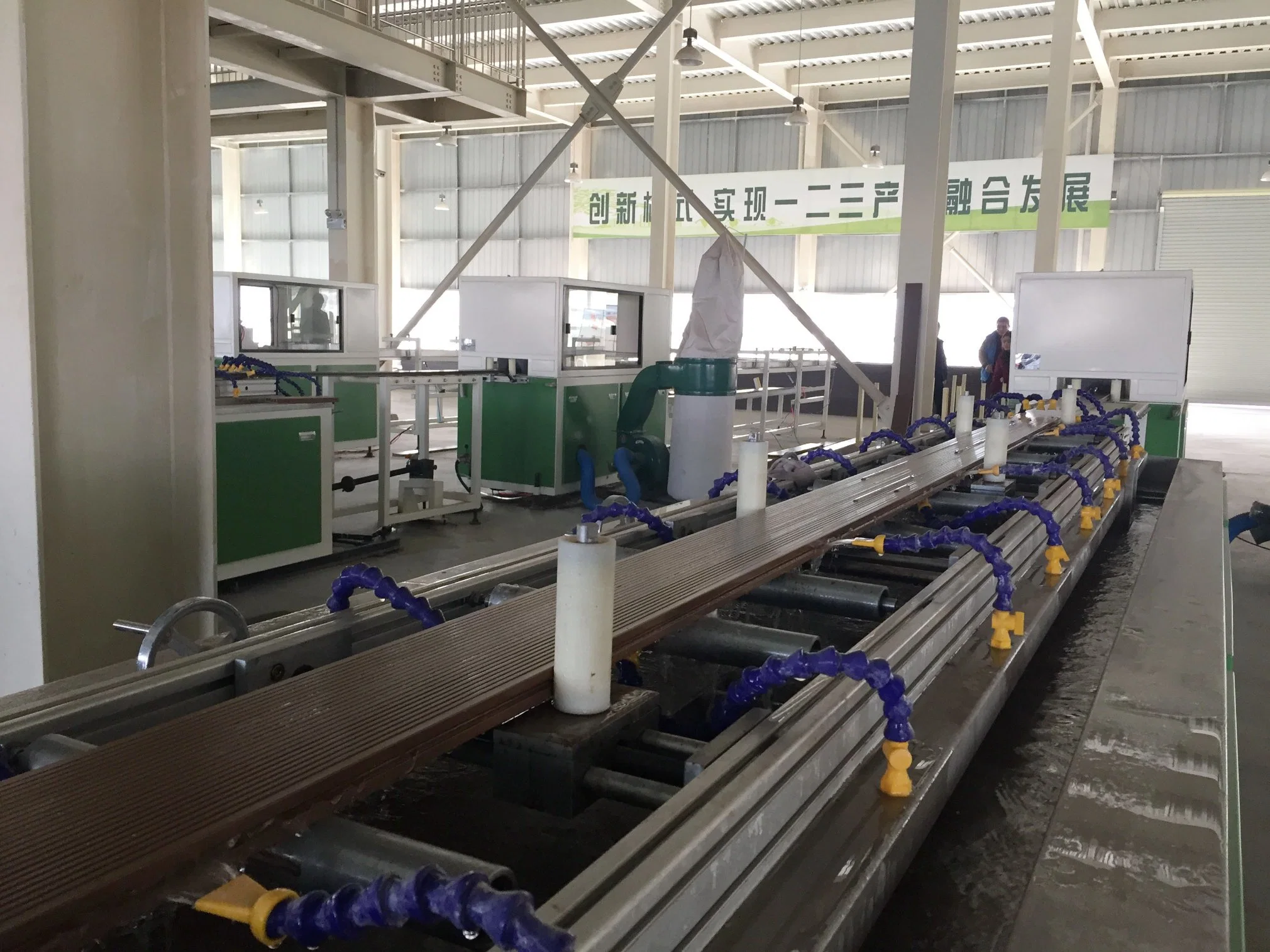 Plastic PVC WPC Profile Board Extrusion Line WPC Decking Production Line