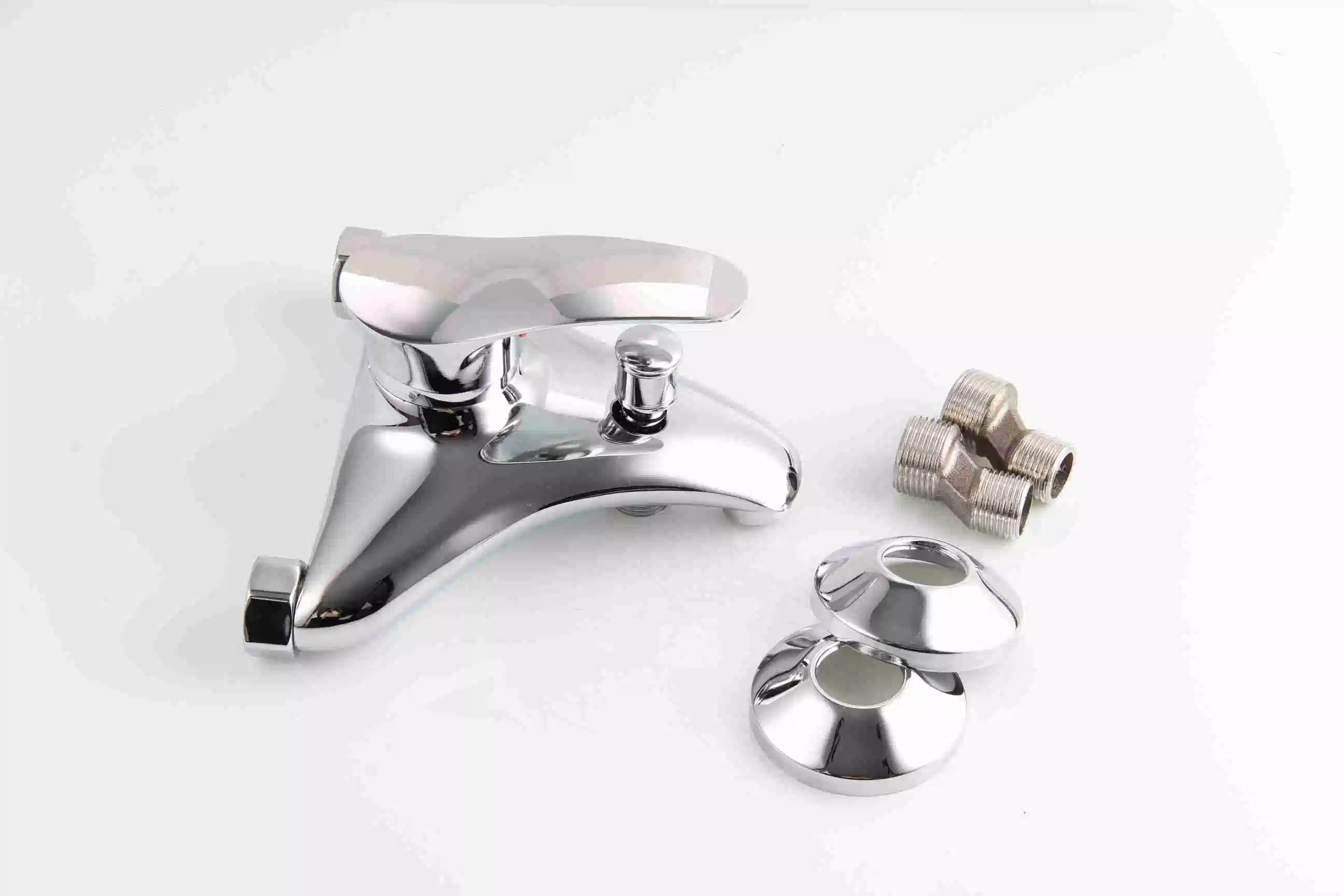 Chrome One-Handle Low-Arc Bathroom Faucet with Drain Assembly