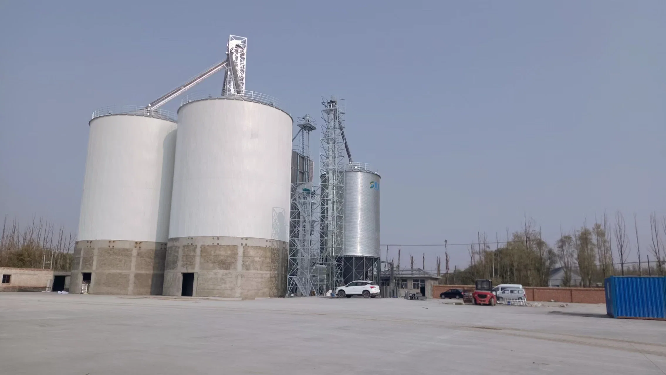 Pollo cerdo silos de almacenamiento de piensos para animales de granja el molino de alimentación de aves de corral de alimentación utilizado silo