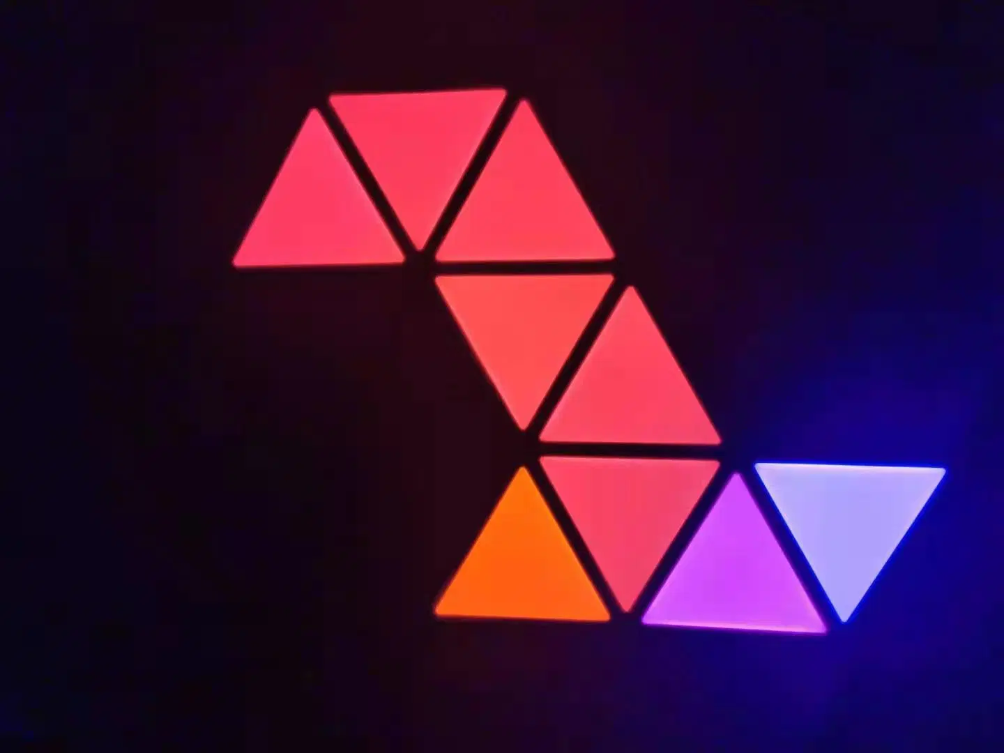 Contrôle de la musique de l'APP Uya DIY Design Magic Color Smart Triangle panneau LED RVB nuit Lampe à LED