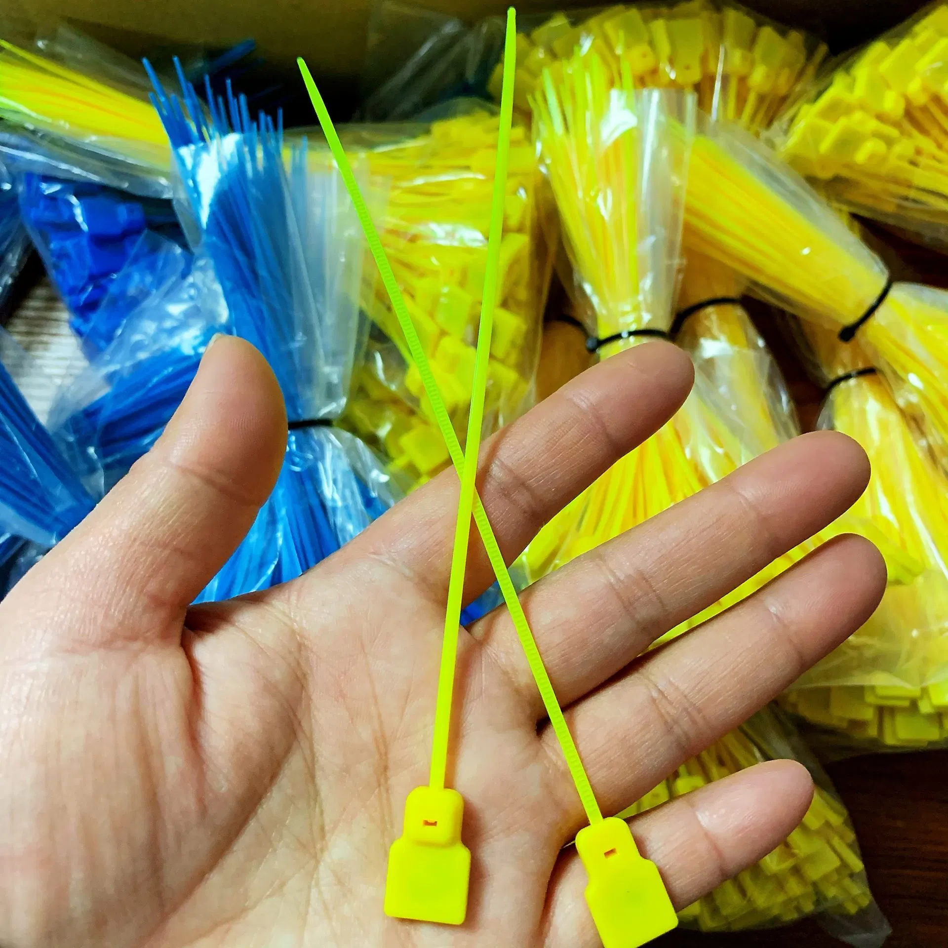 Small Size 13.56MHz RFID NFC Nylon Cable Tie Tag for Resource and Asset Management