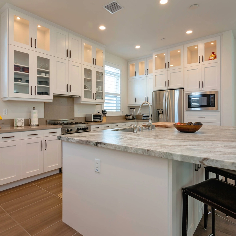 Modern White Shaker Door Style Kitchen Cabinets with Island