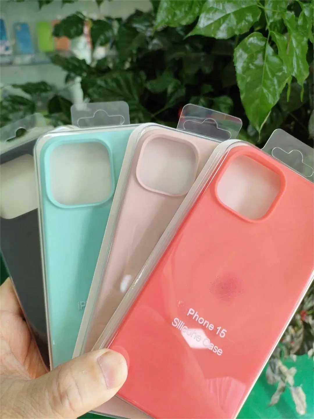 Fábrica de venta al por mayor molde a medida líquido suave Color TPU Teléfono de silicona Funda para iPhone 15 PRO Max