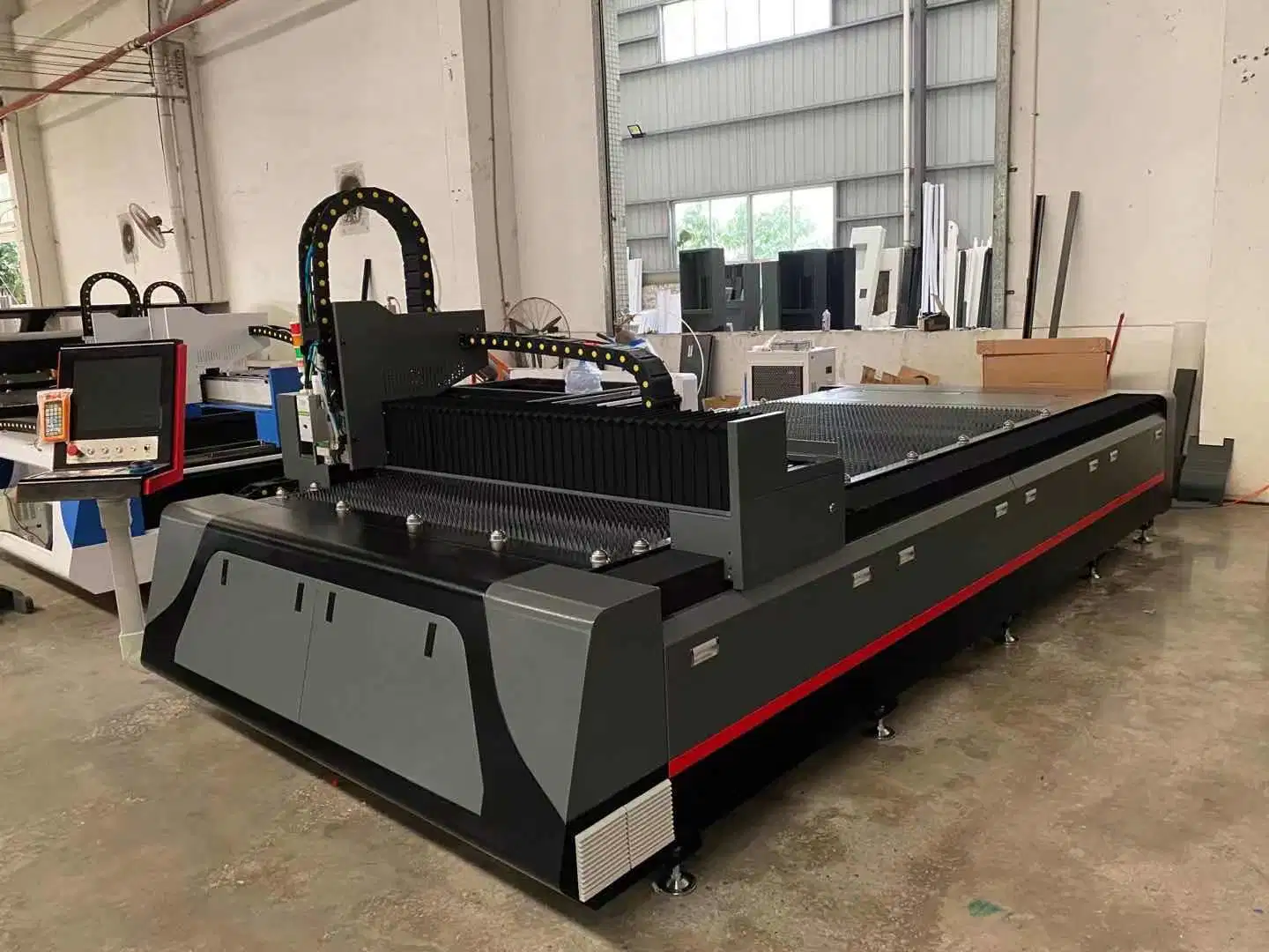 Hot Selling 1kw 2kw 500W 1000W 2000W 3000 Watt 1530 3015 Ipg/Raycus CNC Metal /Stainless Steel/Carbon Plate Fiber Laser Cutter Cutting Machine