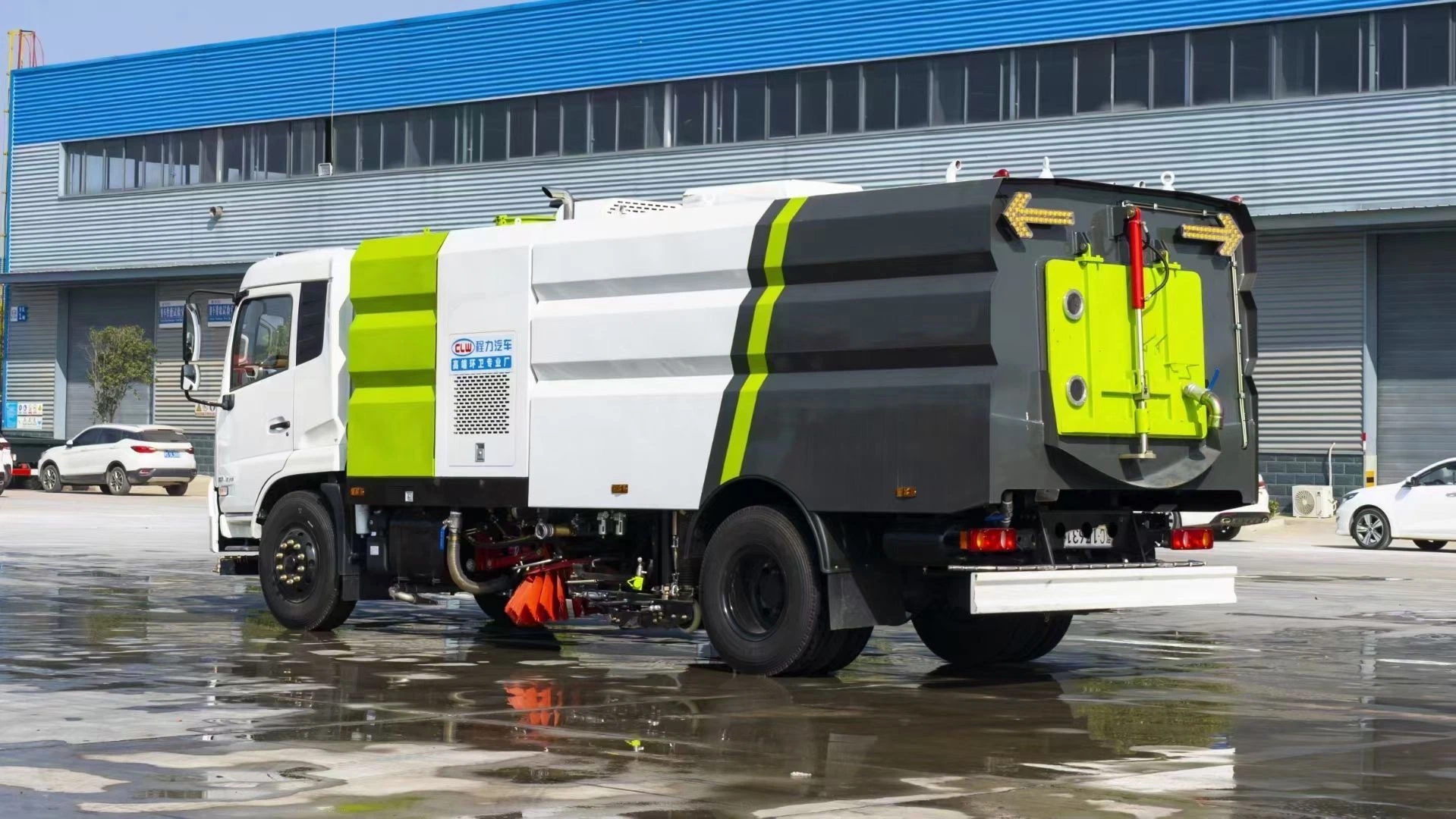 Dongfeng 4X2 Good Quality 210HP Road Street Sweeper Street Cleaning Truck Sweep Truck