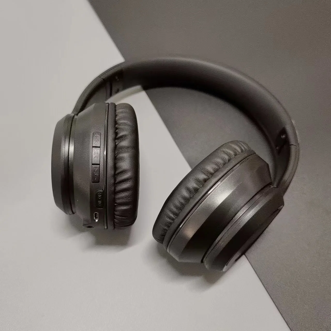 2022 Nueva llegada Hot Bluetooth en la oreja Auriculares de HT-01 Auriculares Control de música