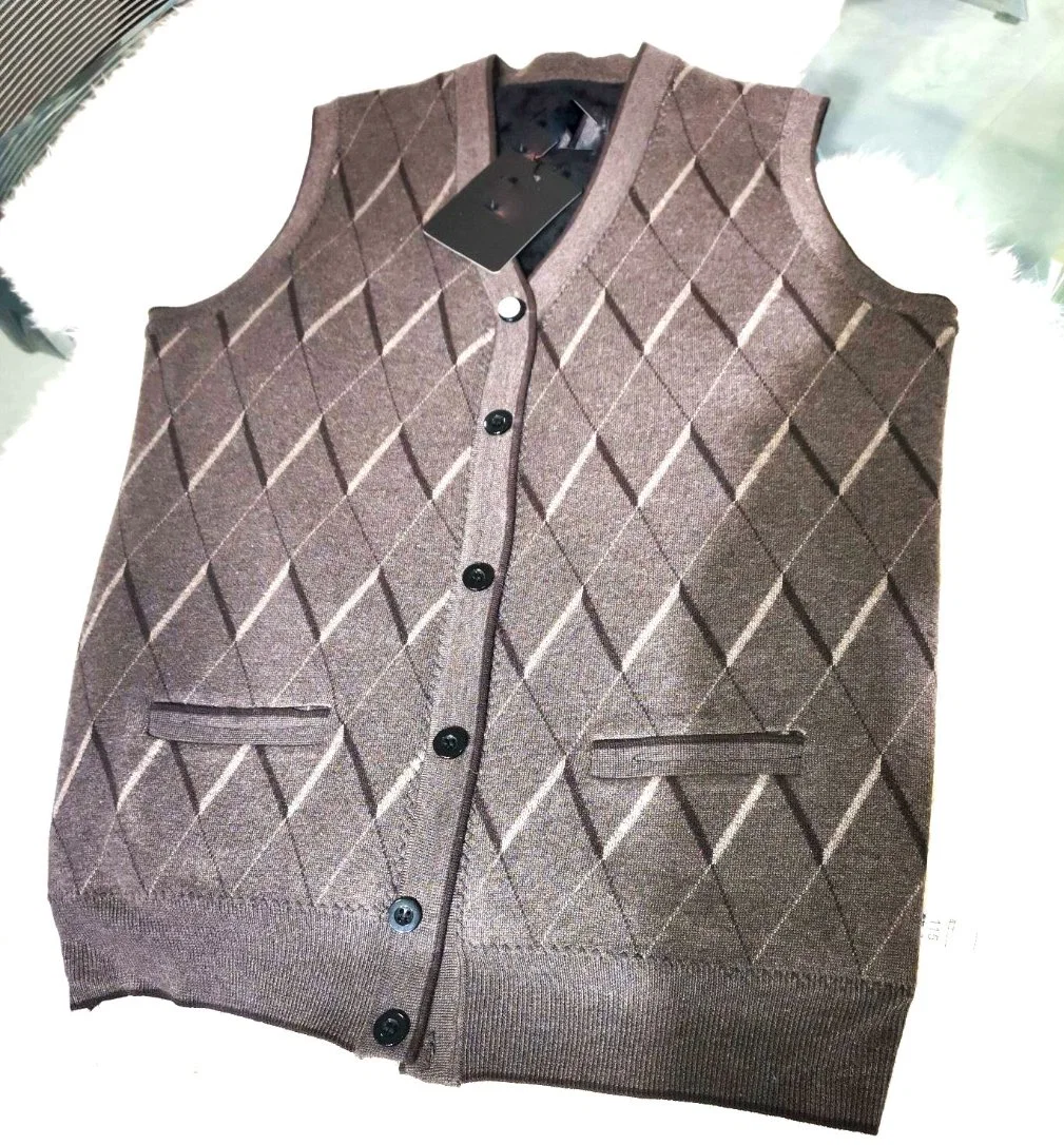 Factory Sale Genuine Sheepskin with Fine Wool Vest in Winter