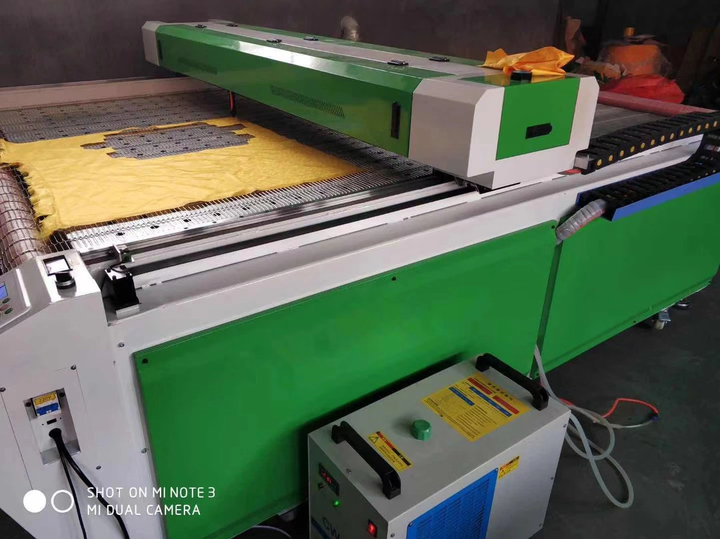 China Jinan CNC Máquina de corte de cuchilla tangencial oscilante con Plotter Textil de la máquina de tela