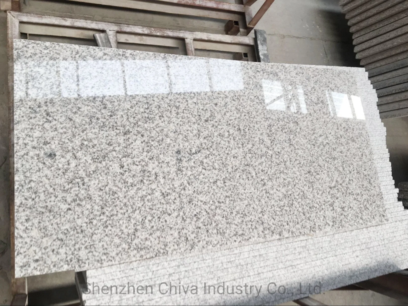 Дешевые белого и серого гранита оболочка камень внешней стене фасада плиткой панелей