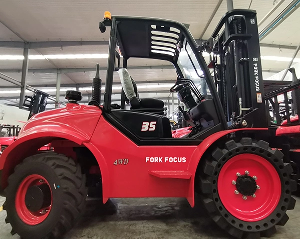 off Road Forkfocus Forklift 2WD 2.0t Rough Terrain Forklift with Triplex Mast Industrial Site