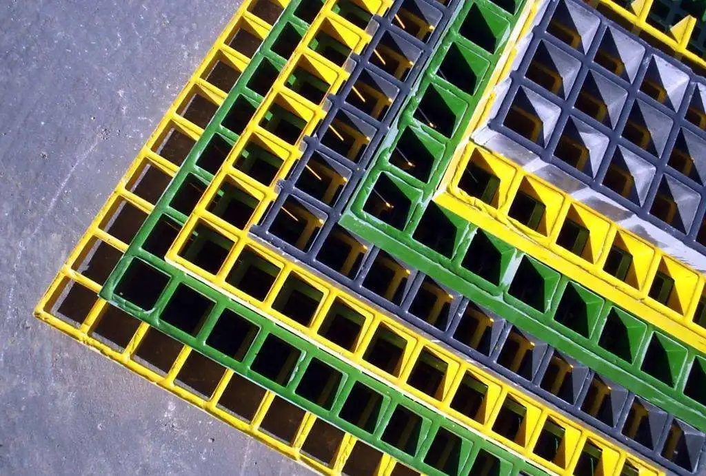 40*40*30mm Car Molded Wash Trench Drain FRP GRP Grating Walkway