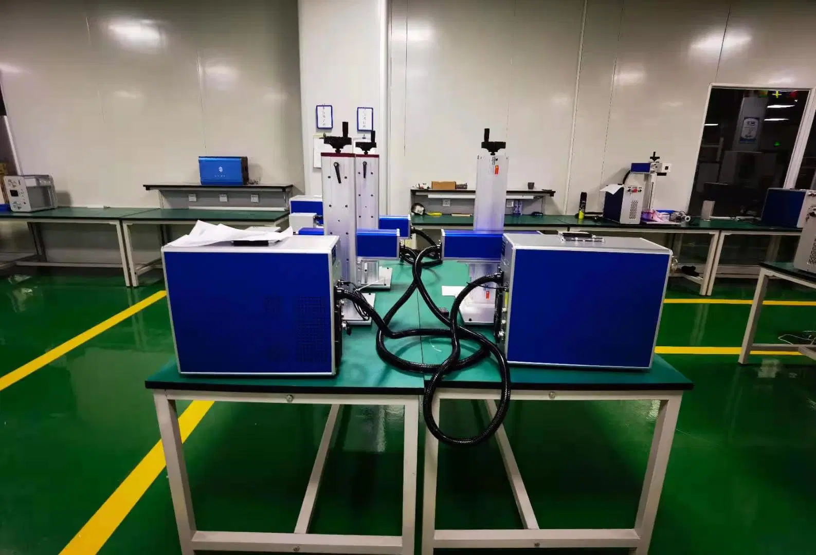 Livraison rapide de l'autofocus fibre Laser Marking machine 50W métal du marquage laser