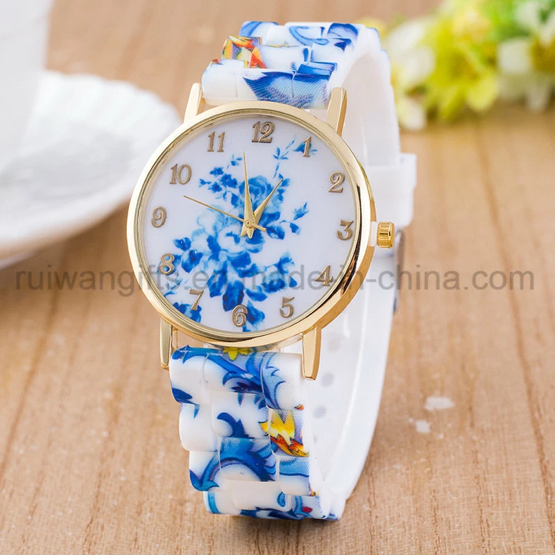 El chino un diseño elegante reloj con correa de cuero de PU para hombres y mujeres