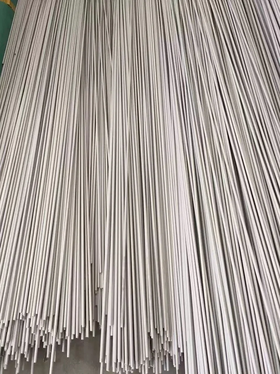 Supplier ASTM/AISI Sch40 Pickling Precision Seamless Stainless Steel Tubing/Tube/Pipe for Building Materials