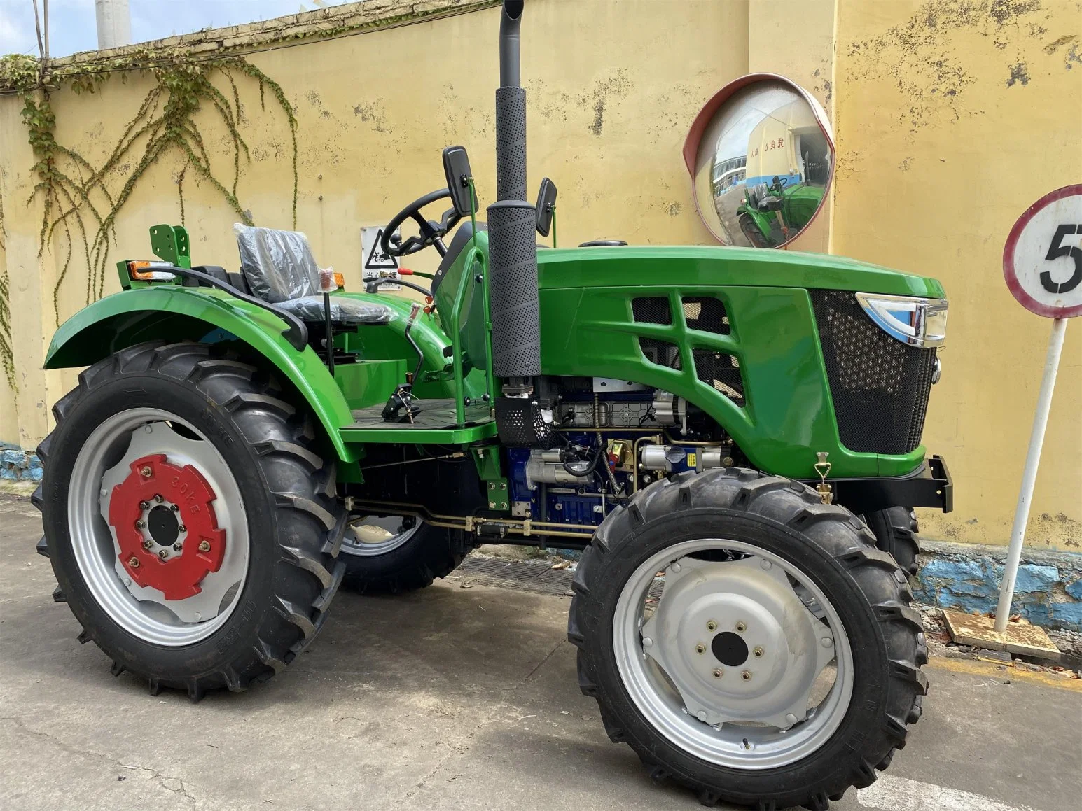 China Taihong 4WD 80HP Wheel Farm Tractor (TH-804)