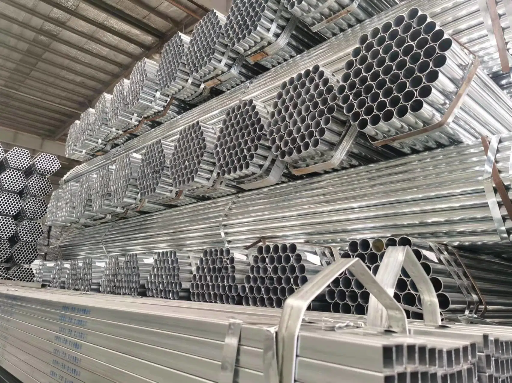 Manufacture Factory Galvanized Carbon Steel Pipe 1.5 Inch Gi Steel Pipe Galvanized Steel Pipe