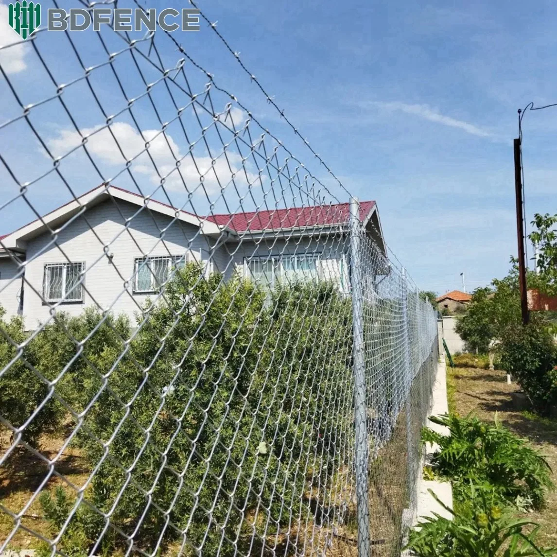 Customized Galvanized Iron Wire Playground Mesh Fencing Chain Link Sports Court Diamond Fence