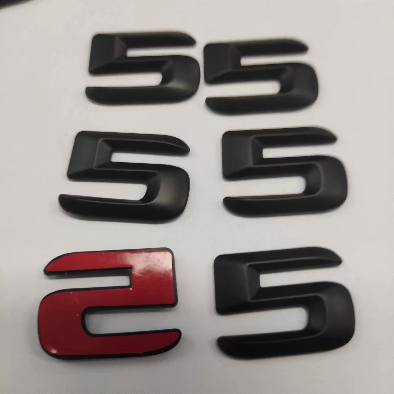 Accesorios de coche coche emblema logotipo coche 3D de cartas número 5 con cinta adhesiva negra mate de carta para auto