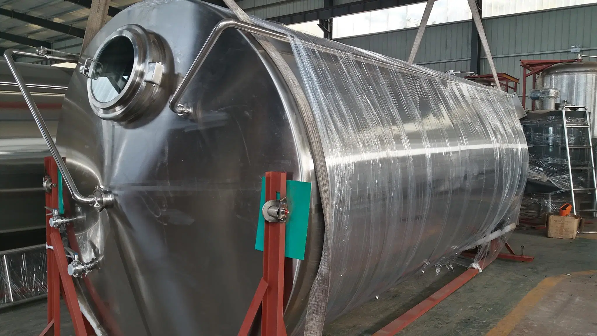 Oil Gas Water Beer Milk Alcohol Chemical Medical Tanks for Storage Mixing Production Transport