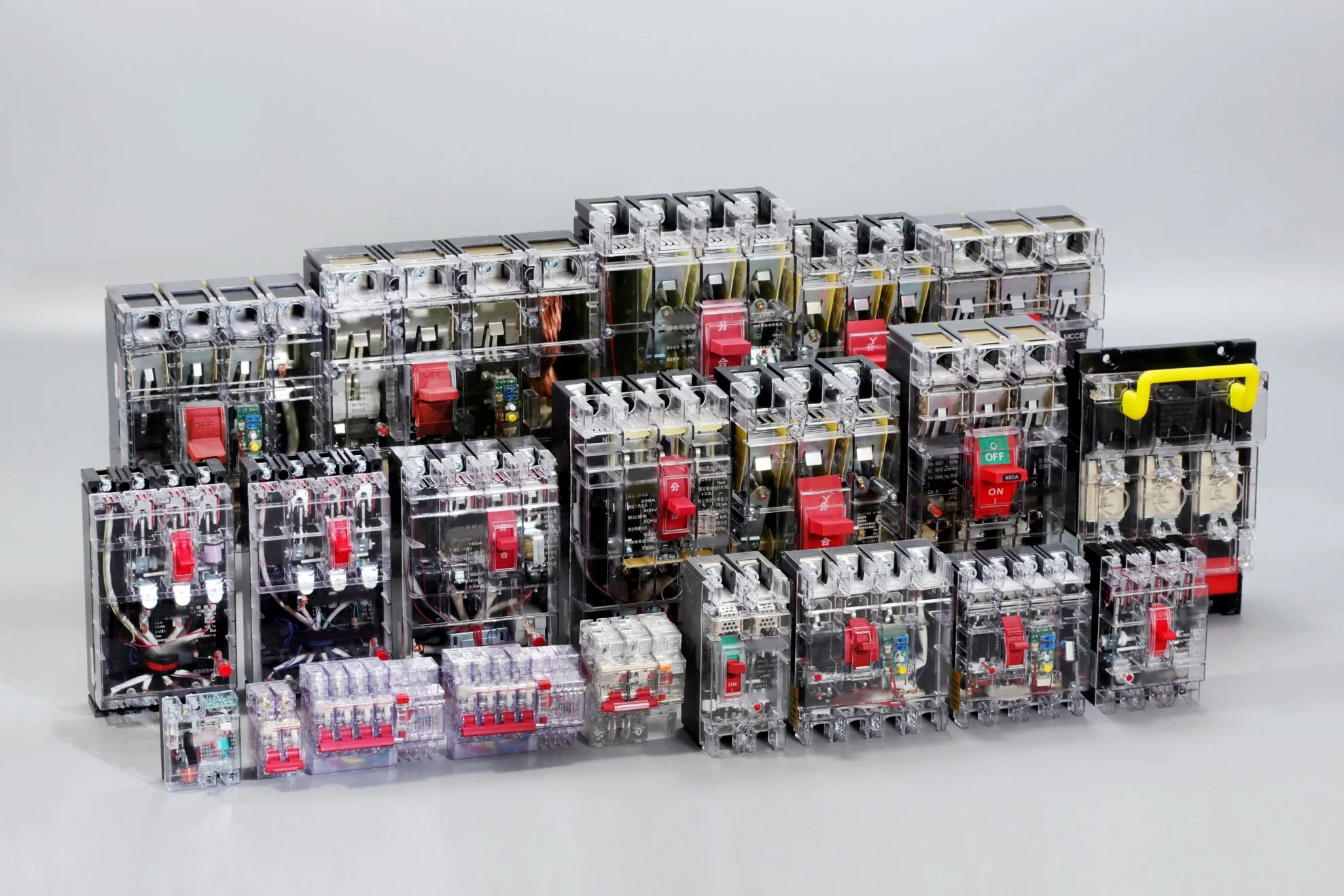 DC MCCB Disjoncteur de cas de moule personnalisées 100A avec une haute capacité de disjonction MCCB 16A-800A 3p 4P électrique réglable électronique