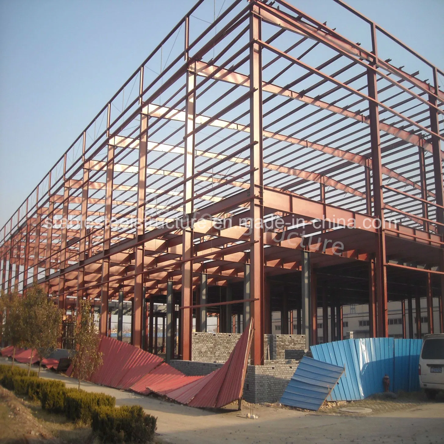 Estructura de acero prefabricada de construcción rápida de la construcción de muro de metal con parapeto y el entresuelo