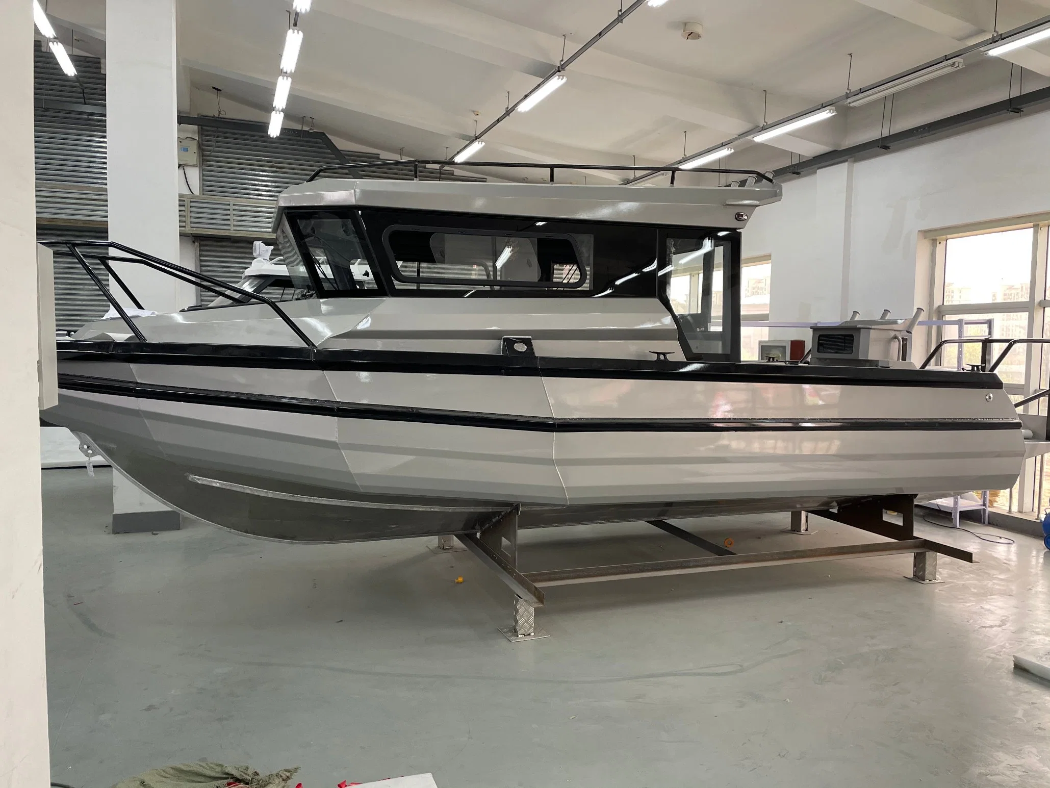 7.5m Bateaux de pêche à coque en aluminium soudé en vente