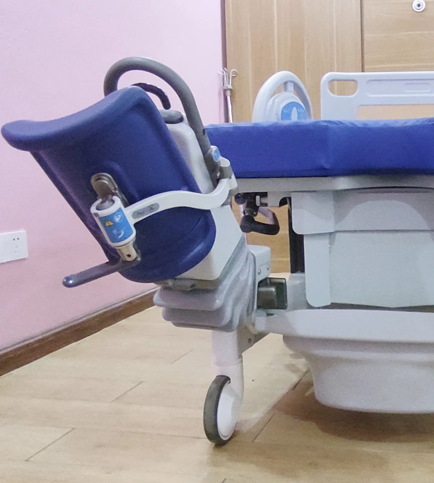 Medical Multi -Angle Adjustment Multi -Functional and Rest Integrated Gynecological Delivery Bed