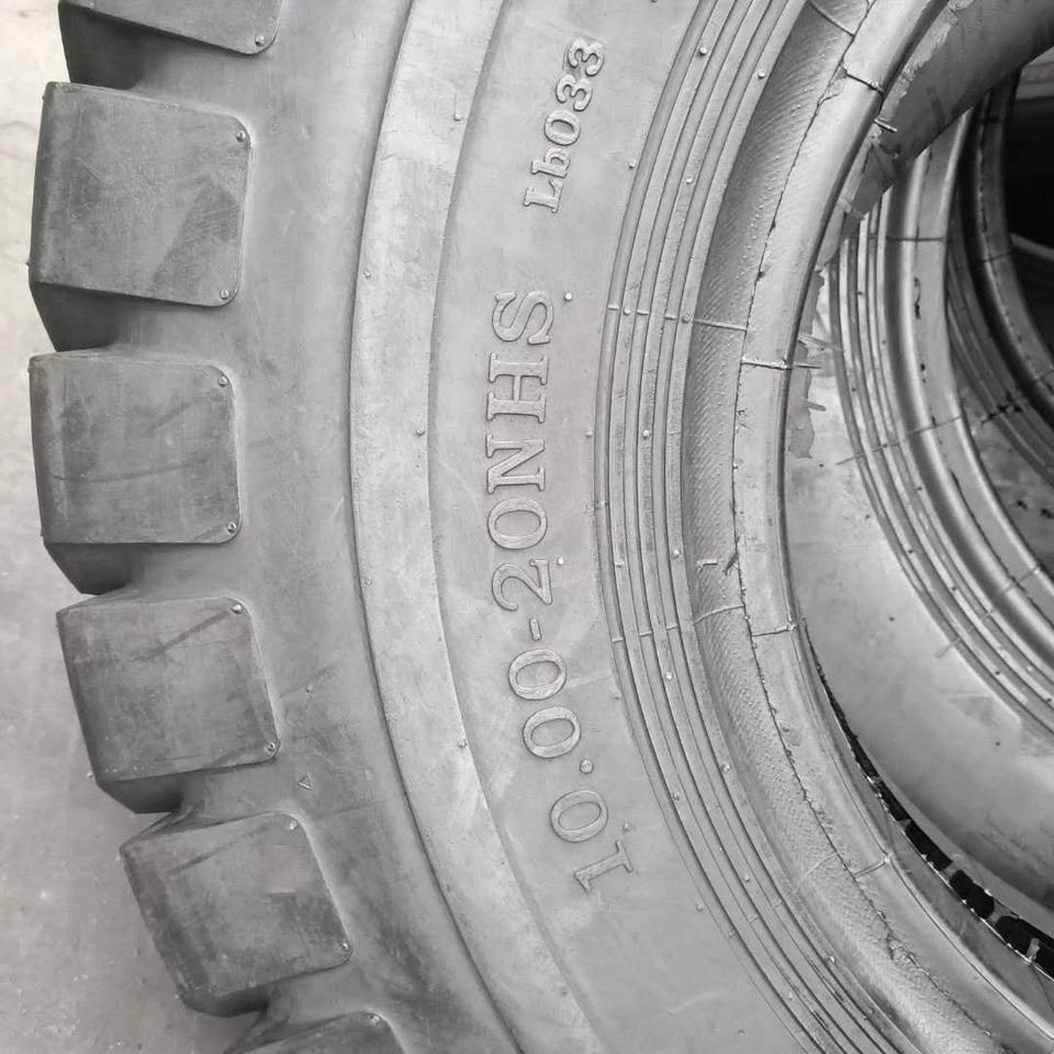China Qiyu Brand Cheap Tire Industrial Forklift Solid Tire 8.25-20