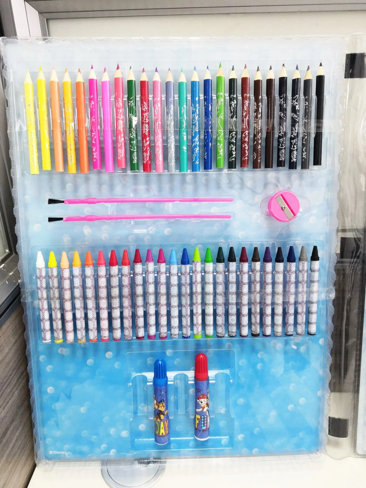 Ensemble d'art géant avec Easel 95 PCS Princess Licensed Fama Designs dessin papier, timbres, tampons d'encre, crayons papeterie peinture jeu de dessin