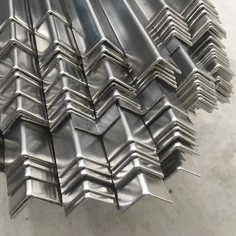 Hot Rolled Iron Ss540 Carbon Gi Angle Mild Steel Bar 150X25X2.5mm 90 Degree Angle Stainless Steel White Galvanized Angle Steel