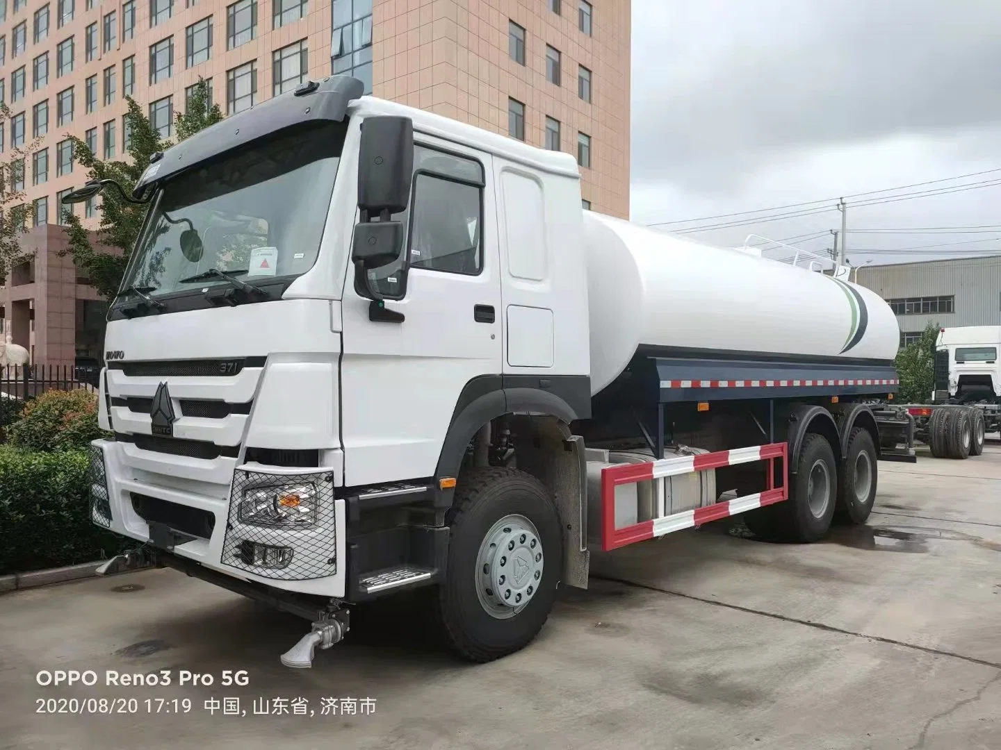 New Design 2022 Model Sinotruk HOWO 6X4 20000L Water Tank Truck with Water Gun