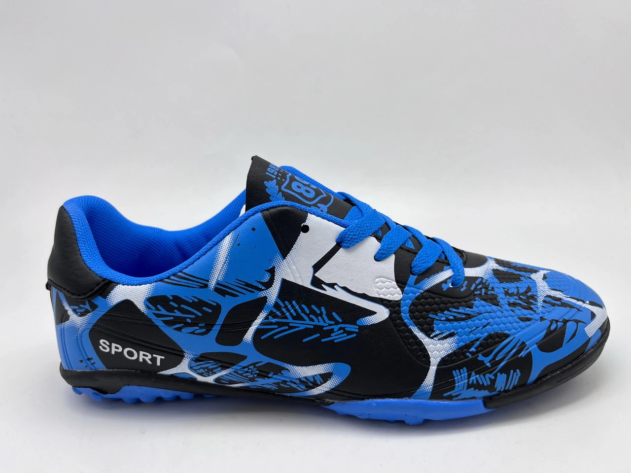 Indoor Training Soccer Shoes Comfortable Anti-Slip Football Shoes in Stock for Men and Lady and Kids