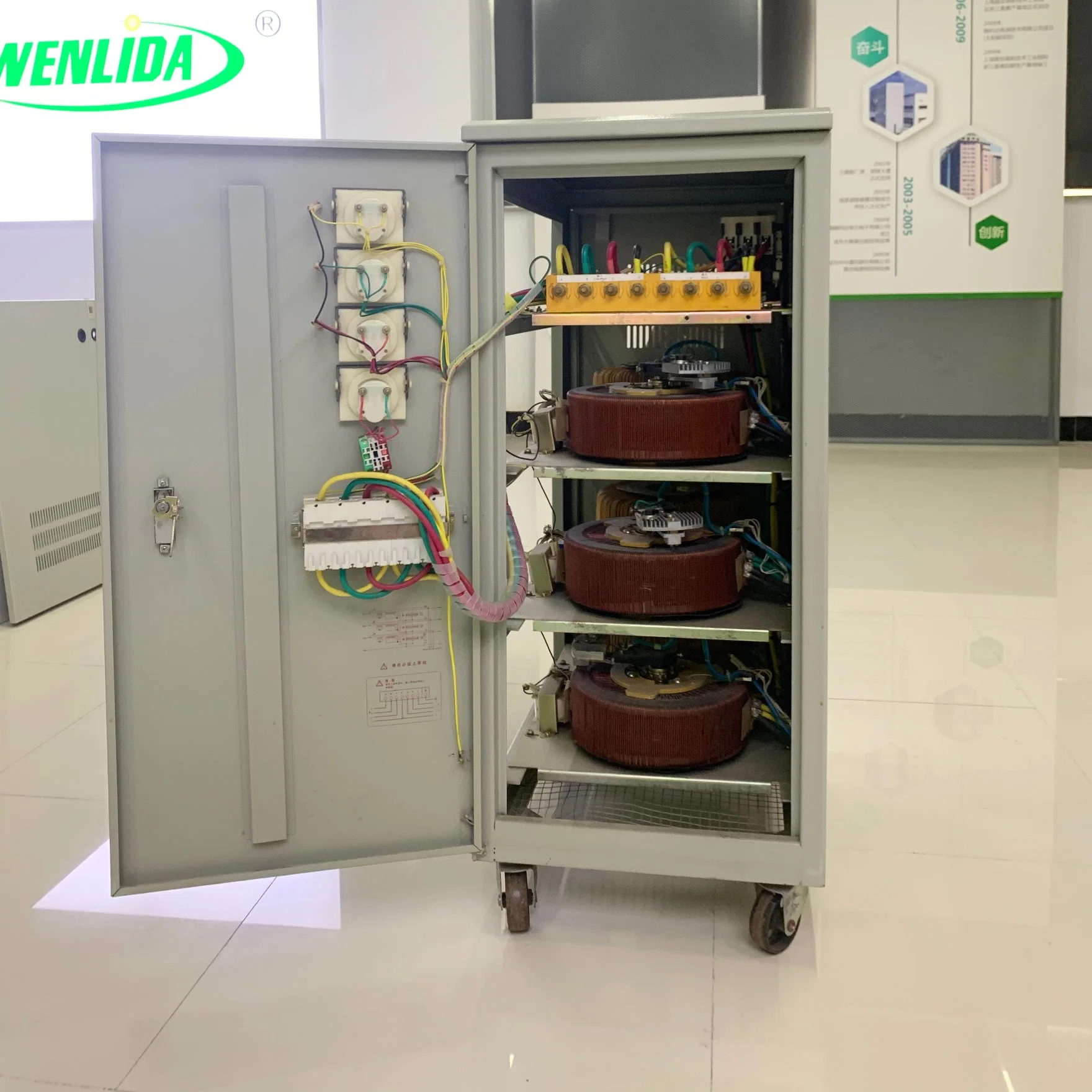 60kVA New Style of Disc Type / Horizontal & Rotatory Three-Phase Servomotor AVR for Printing Equipment/High Precision/ Automatic AC Voltage Regulator/Stabilizer