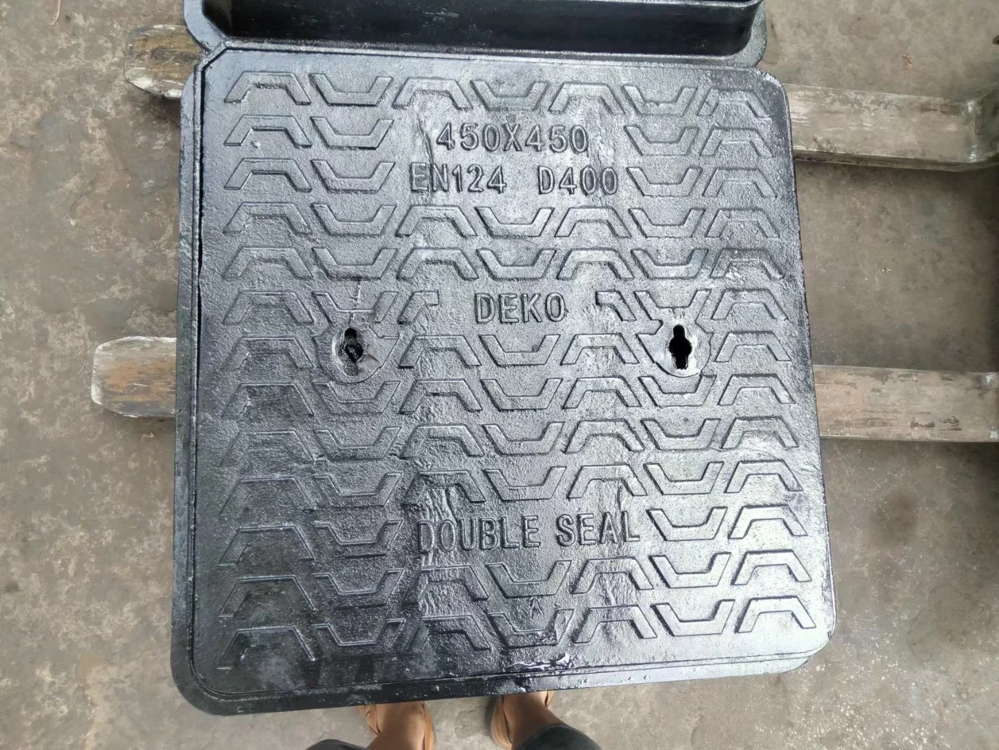 OEM/ODM Ductile Iron Sand Casting Bitumen Square Rectangular Manhole Cover Drain Cover