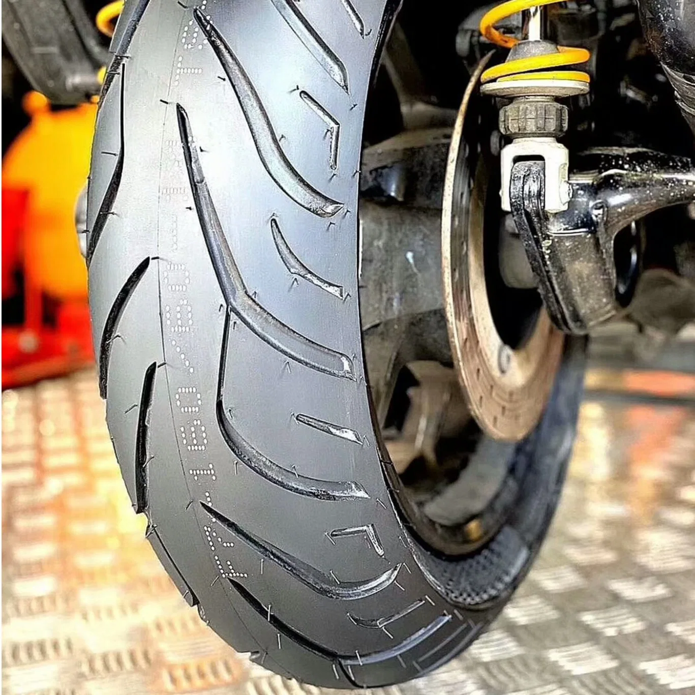 TIMSUN TS-689, 16 Inch 17 Inch 18 Inch Touring/Sports Motorcycle Tyre with High Mileage and High Grip, ISO9001/IATF16949/JIS/E-MARK/DOT/Bis/SNI/CCC Certificated