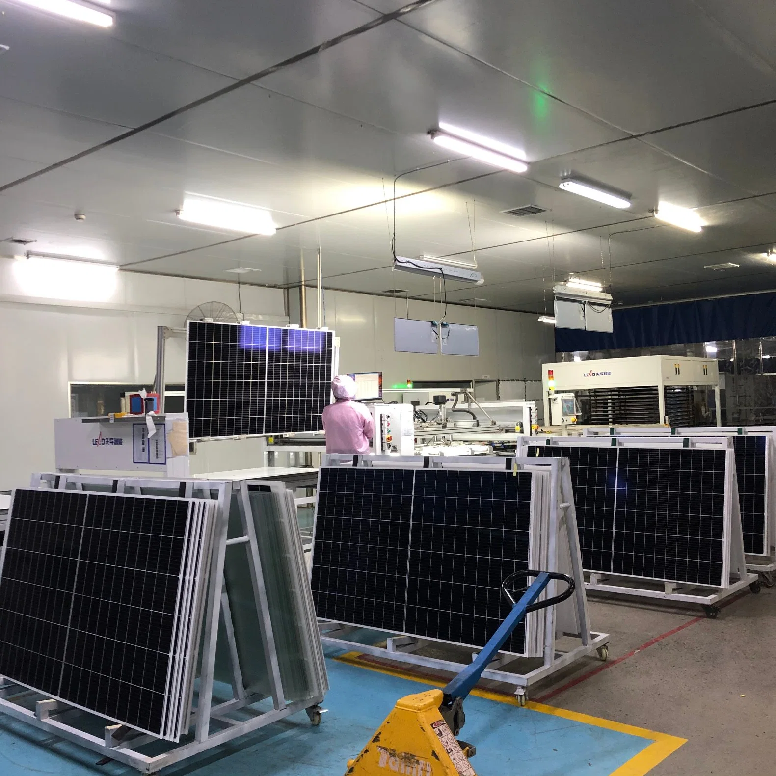 550W Runsol PV Longi Solar Panel Module Grid Connect Energy Store 545W/555W/605W Perc Mono Hjt TUV Inmetro Mcs SGS Light Pumping System Lithuania Estonia Chile